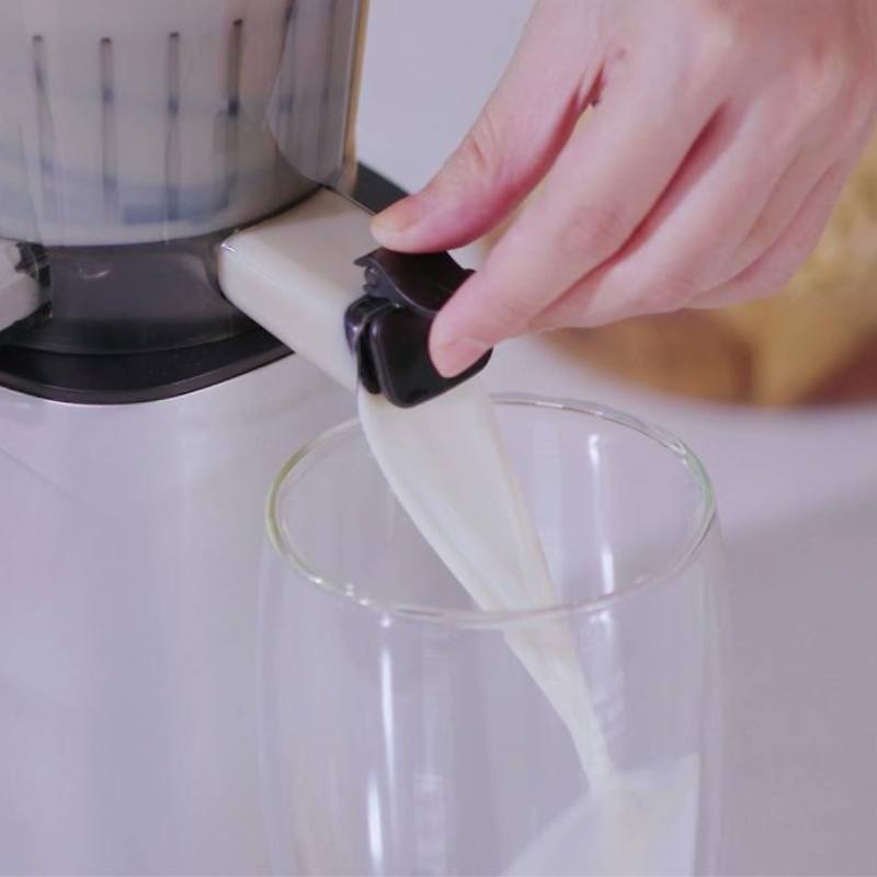 Có nên dùng máy ép chậm làm sữa hạt không?
